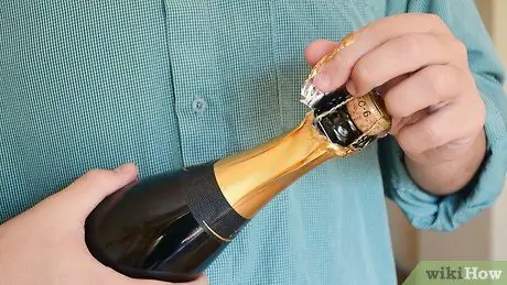 Open een champagnefles Stap 1