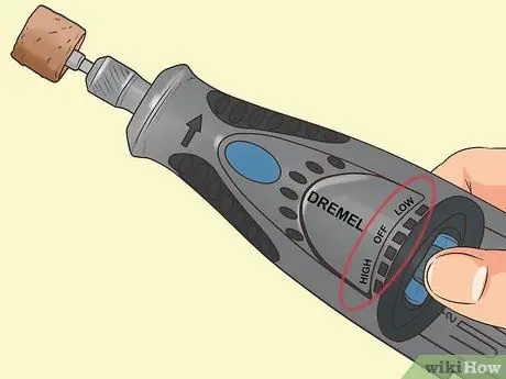 Используйте инструмент Dremel Tool. Шаг 10