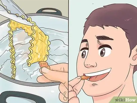 Pakuluan ang Noodles ng Lasagna Hakbang 7