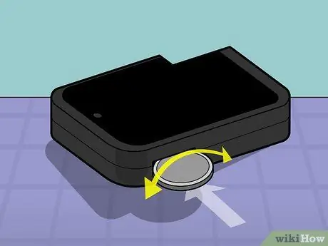 Replace the Battery in a Key Fob Step 3