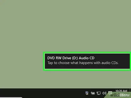Luani një CD në një kompjuter desktop Hapi 4