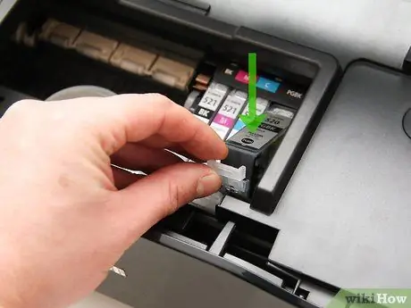 Mettez les cartouches d'encre dans une imprimante Étape 9