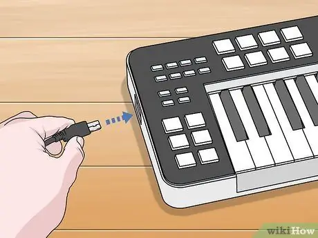 Ikonekta ang isang Yamaha Keyboard sa isang Computer Hakbang 1