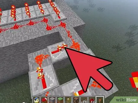 Feu una làmpada de Redstone al pas 2 de Minecraft