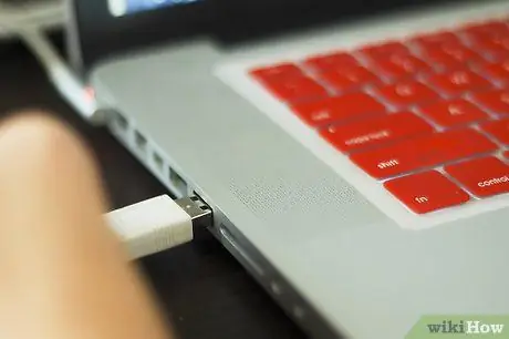 Свържете USB устройство към компютъра Стъпка 5