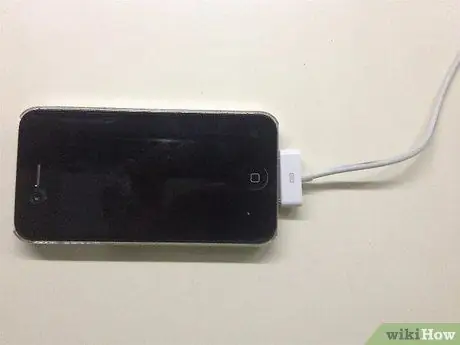 Լիցքավորեք ձեր iPhone- ը ոչ պաշտոնական կայծակի մալուխով Քայլ 2