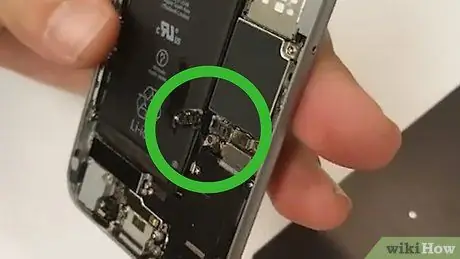 Reparar un iPhone des del dany per aigua. Pas 16