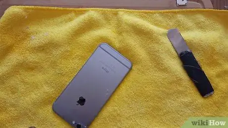 Consertar um iPhone de Danos por Água Etapa 7