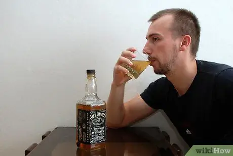 Próbáljon tiszta whiskyt inni 5. lépés