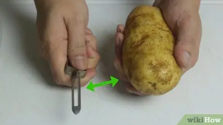 Peler une pomme de terre Étape 1