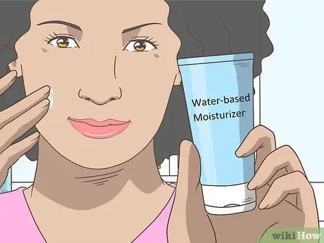 Panatilihing Hydrated ang Iyong Mukha Hakbang 1