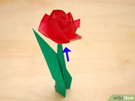 Plier une rose en papier Étape 49