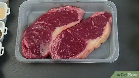 Dien 'n droë vryf toe op steak Stap 1