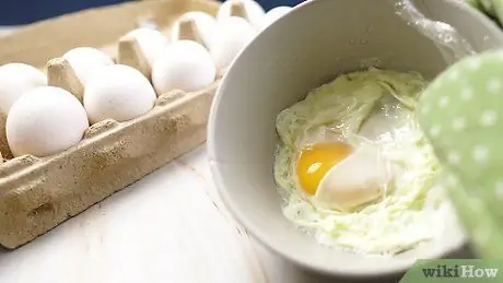 Hardboil Eggs hauv Microwave Step 7