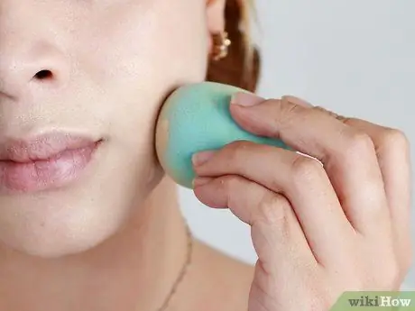 Используйте Beauty Blender, шаг 10