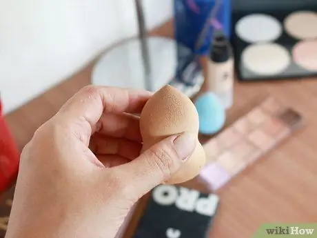 Օգտագործեք Beauty Blender Քայլ 5