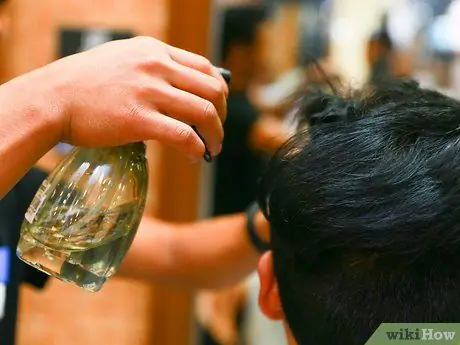 Taglia i capelli di un uomo Passaggio 5