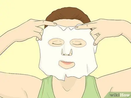 Gumamit ng isang Sheet Mask Hakbang 12