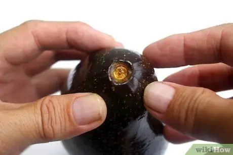 Bumili ng isang Magandang Avocado Hakbang 4