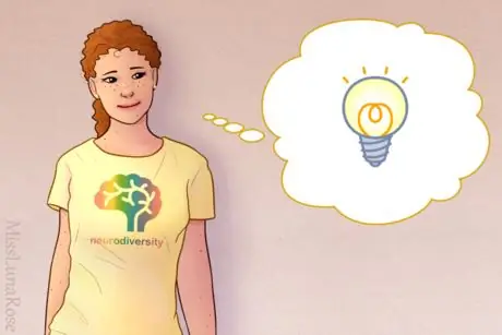 Pelirroja con camiseta de neurodiversidad tiene idea