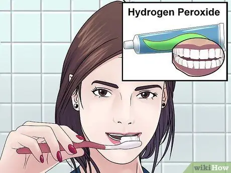 Blanquear los dientes con peróxido de hidrógeno Paso 1