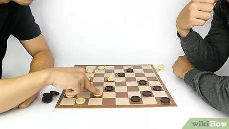 Հաղթեք Checkers- ում Քայլ 12