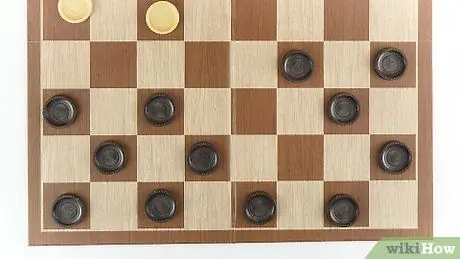 Հաղթեք Checkers- ում Քայլ 2