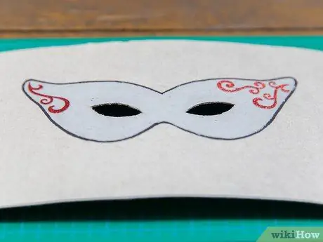 Machen Sie eine Papiermaske Schritt 7