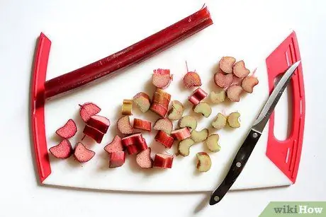 Rhubarb ደረጃ 2 ን ማብሰል