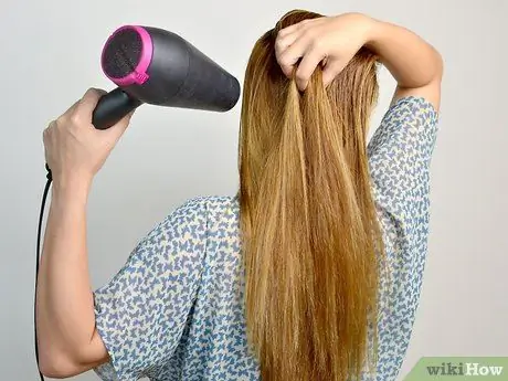 Use aceite de coco en su cabello y piel Paso 9