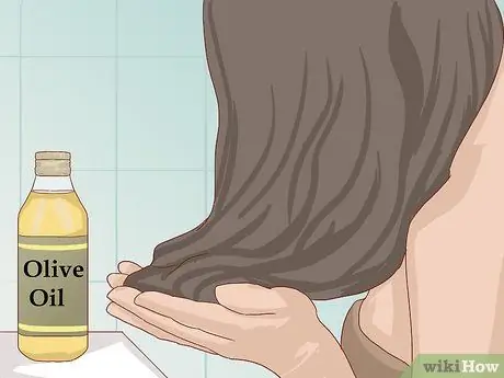 Avoir des cheveux plus sains en utilisant l'huile d'olive Étape 1