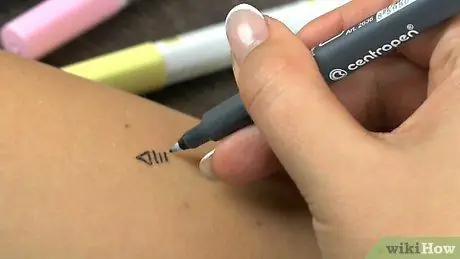 Dibuja tu propio tatuaje temporal Paso 11