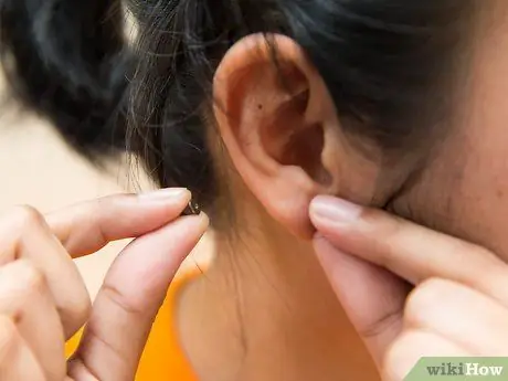 Limpe o seu piercing na orelha, passo 8