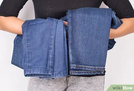 Indossare jeans a vita alta Passaggio 2