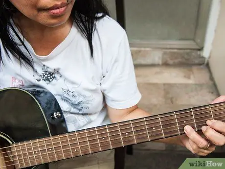 6 žingsnis: parašykite dainą gitaros akordais