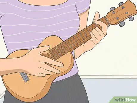 Ukulele Addım 16 oynayın