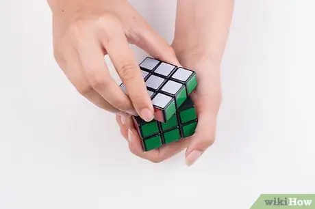 Démonter le Rubix Cube (3X3) Étape 1