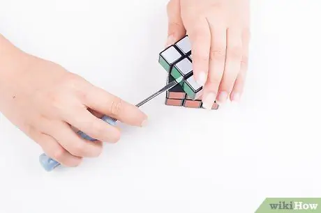 Démonter le Rubix Cube (3X3) Étape 2