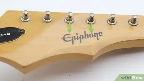 Cambia le corde su una chitarra elettrica Step 8