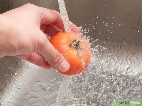 Couper les tomates en dés Étape 1