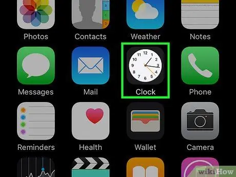 Configureu una alarma al rellotge d'un iPhone Pas 1